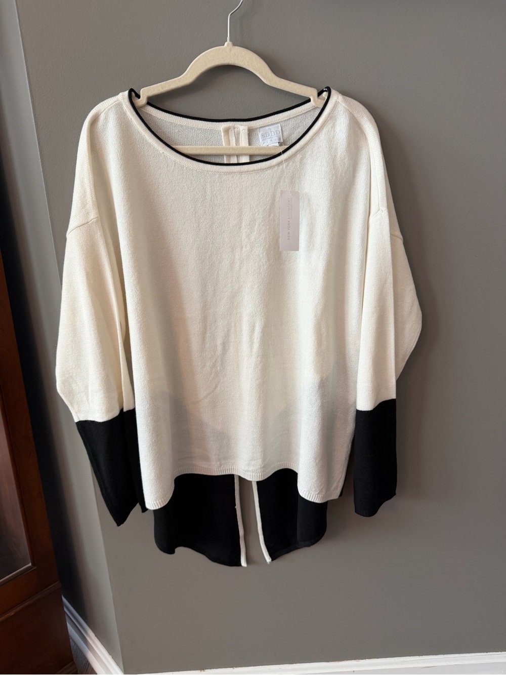 Soho Jeans by NY and Co. Cream and Black Colorblock Knit Pullover. Large